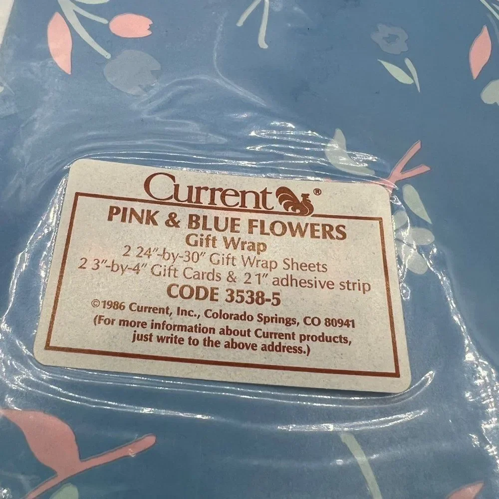 Vintage retro wrapping paper and matching card blue flower